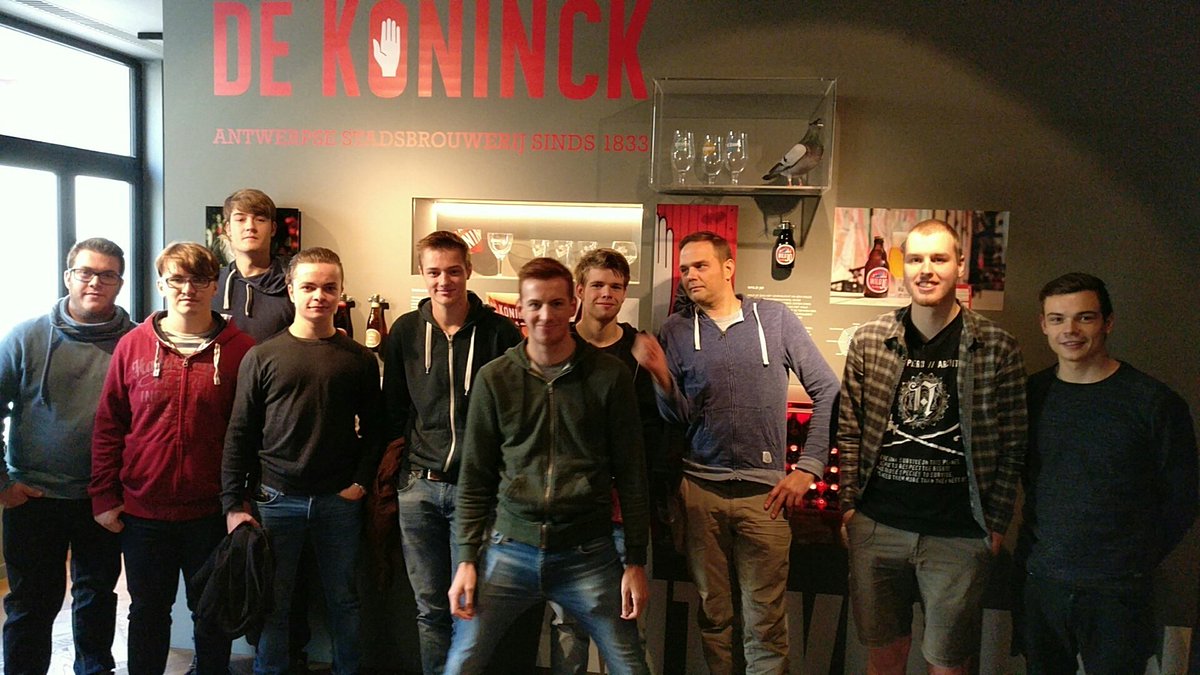 CarlStonefields's tweet photo. The Squad! #bezoek #brewselfie #thomasmore #ITfactory #filmofbier #wevindendathiergoed #bedrijfbezoek https://t.co/xRTq4nup0i