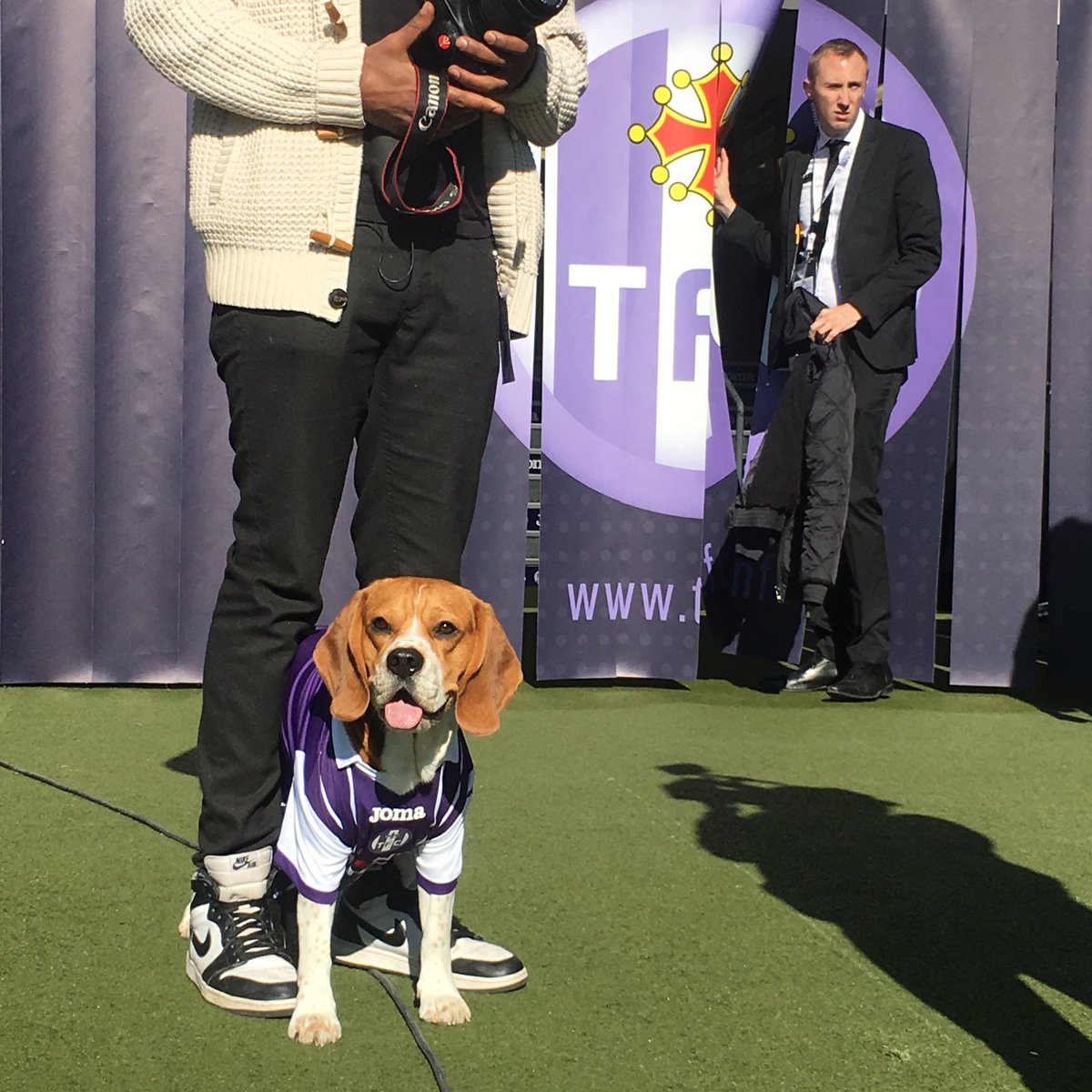 En Direct du stadium de <a href="/ToulouseFC/">Toulouse FC</a> avec <a href="/Betclic/">Betclic 🔞</a> pour #TFCOL #BetclicSuite ! Une première en france ? 🇫🇷