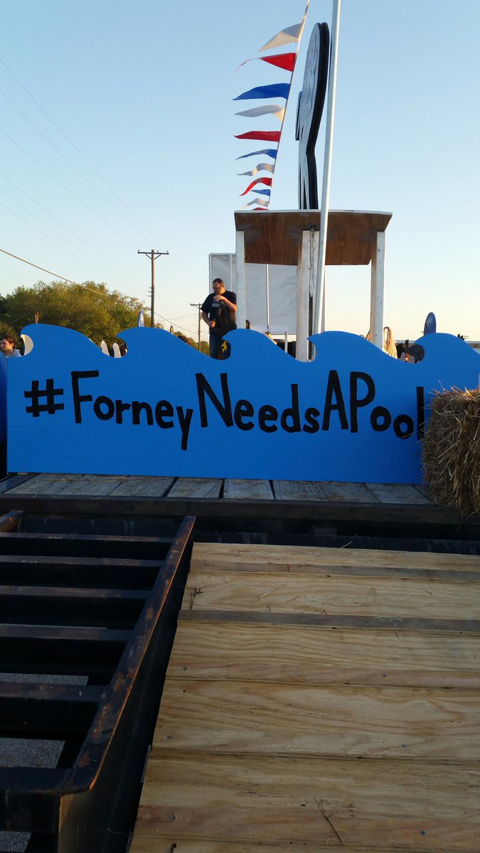 lkuban_'s tweet photo. Parade day! #ForneyNeedsAPool https://t.co/H8xVYqb8zA