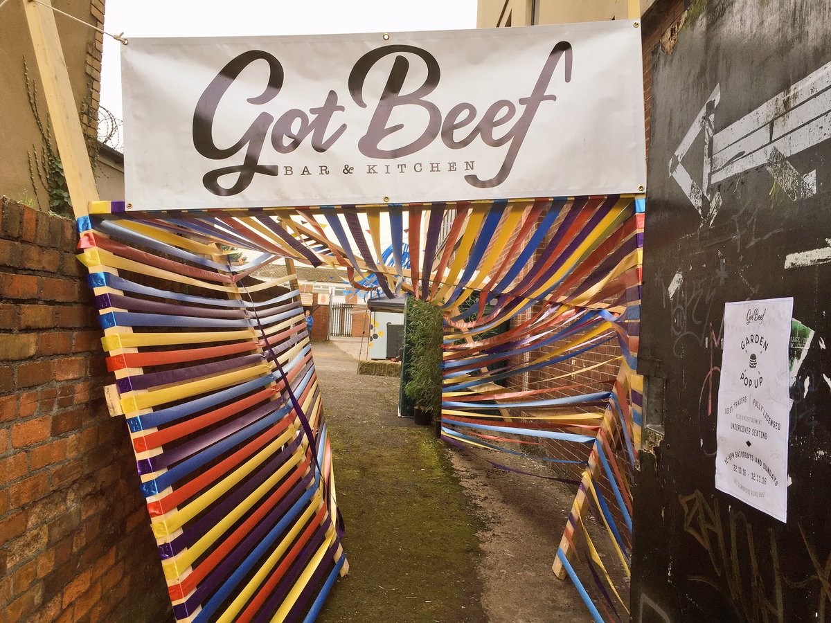 emyrjohn's tweet photo. Byrger @Gotbeefco a Bao @baopeep Bendigedig! Ewch bobl!#streetfood #Caerdydd https://t.co/GdIvlJQkvh