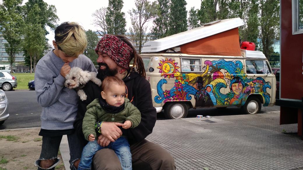 shackontheroad's tweet photo. @la100fm amigos somos una familia viajando en Kombi y anoche en pto madero nos robaron a nuestra caniche ayudennos porfa!!! https://t.co/FmEUu1VEx1