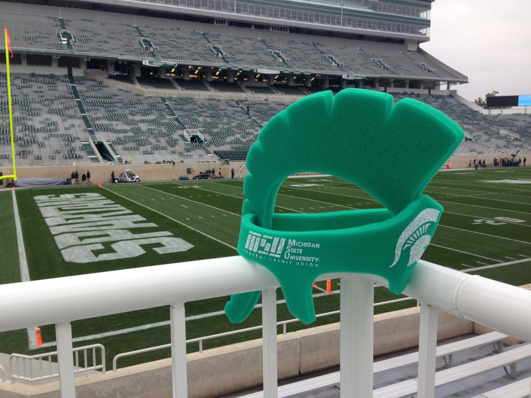 Michigan State Football The First 10 000 Msu Students Today Receive A Spartan Foam Helmet Courtesy Of Msufcu Gogreen T Co Swrlayoxcl Twitter