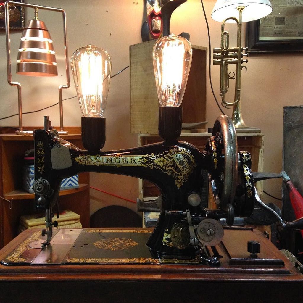 JanerDesigns's tweet photo. #VisitJANER we love a bit of decoration combined with vintage object & a new function #sin… https://t.co/Yu83kzPrnm https://t.co/gOTwJTRDkv