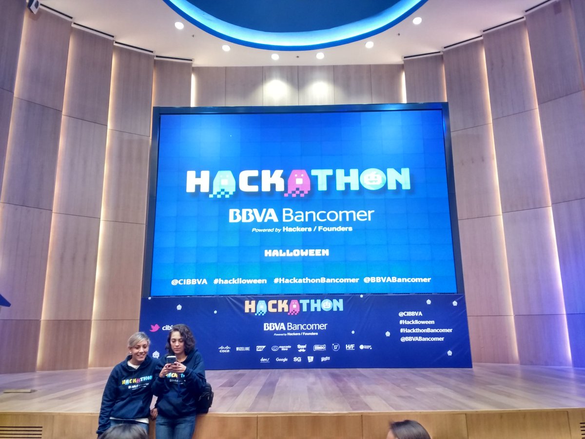 humbertoesol593's tweet photo. Auditorio BBVA Bancomer #SmartCDMX @InnovacionCDMX #hackathonbancomer https://t.co/90t6ZDGHDa