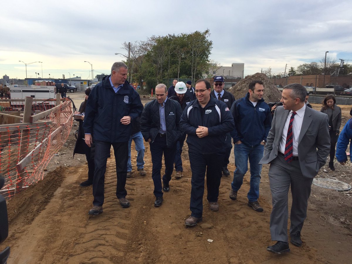katie_honan's tweet photo. On Staten Island for tour of water tunnel for #Sandyversary. @NYCMayor asking @HeyNowJO about the Urby https://t.co/g3wvZutdOn