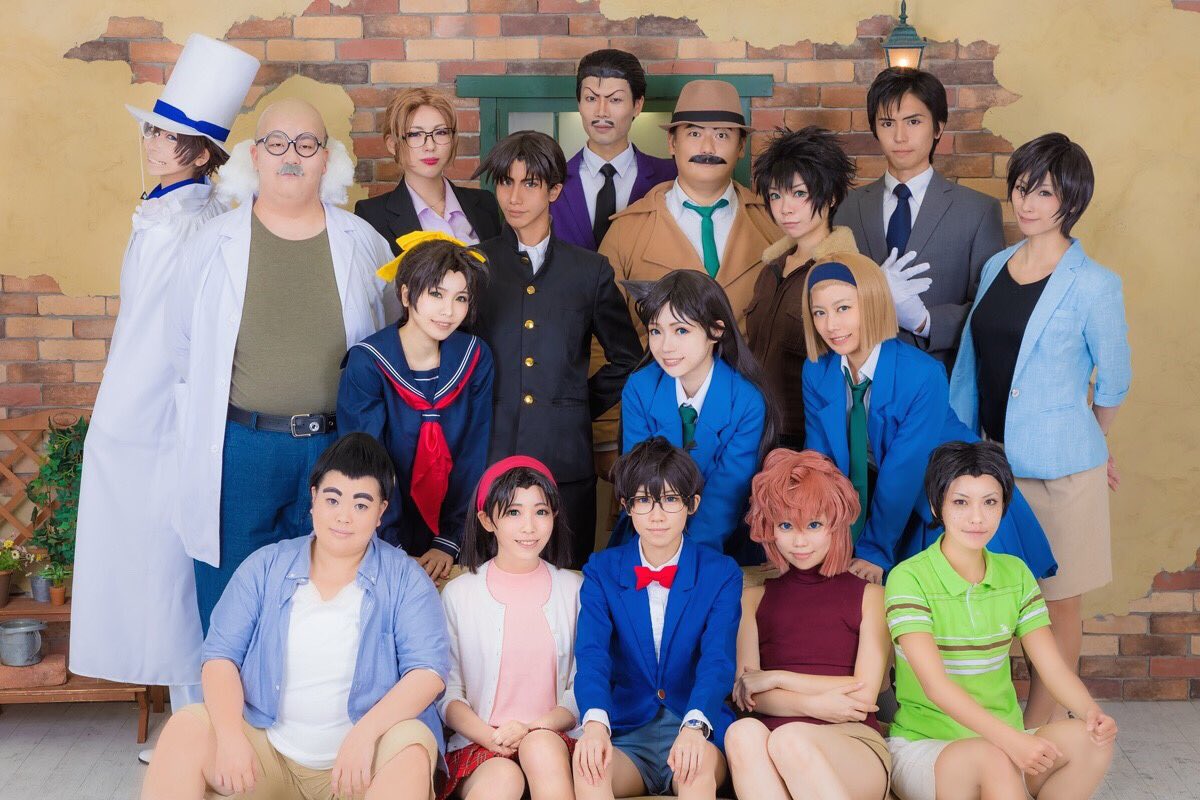 ひでw庭鬼 Ar Twitter 原作の隣に自分のコスを貼る この前のコナン大型 ただ闇雲にキャラを集めたんじゃなく 公式キャラクター ビジュアルブックの表紙絵を念頭にプロデュースした合わせで 身長とか容姿を考慮してキャスティングしました それに妃と犯人を加え