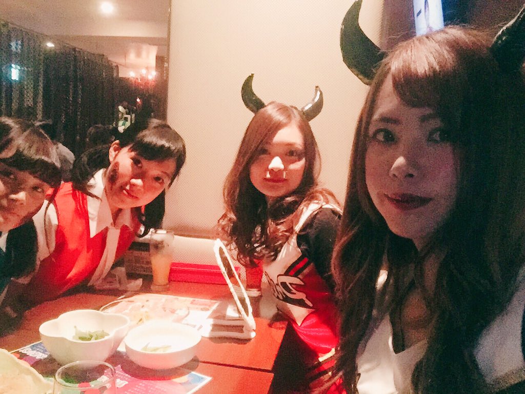primados2's tweet photo. いよいよ白亜祭まで2週間✨✨✨

今日はプリマドハロウィンパーティーでした🎃👻🕸
1年生ふたりはコップのフチ子さんしてくれました〜〜かわいい😊💕

白亜祭プリマドのステ��ジや出店もお楽しみに！ https://t.co/GDLo7I6QIE