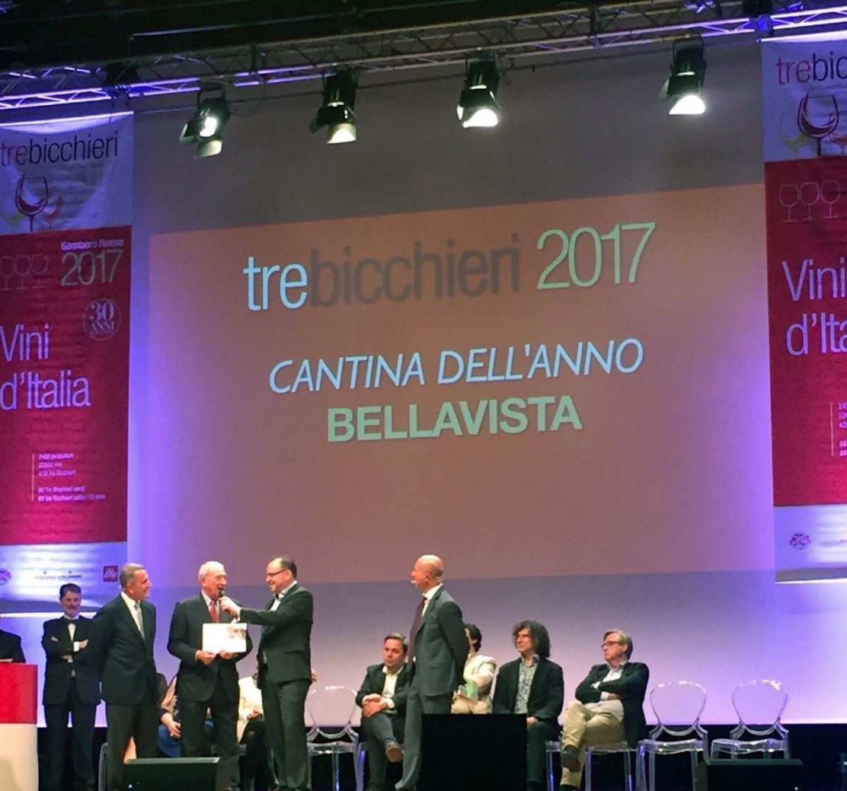 SIMEST_IT's tweet photo. Il nostro partner @BellavistaVino Cantina dell'Anno x @ilGamberoRosso #storiedisimest @GruppoCdp @SACEgroup #vini2017GR #30annigambero https://t.co/W7BGHQWpmE