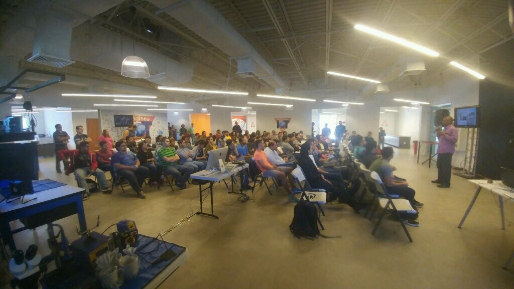MakerspacePR's tweet image. Our @Raspberry_Pi Jam in Puerto Rico has strarted @MissPhilbin @LegoJames @MattRichardson @EbenUpton thank you for this plattaform!
