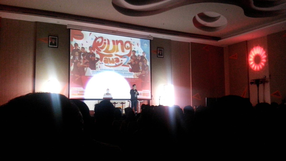 Budi Kusuma seorang Voice Over, membuat Bandung malam ini kembali pecah hahahaha <a href="/StandupIndoBdg/">StandUpIndo Bandung</a> #riungtawa2