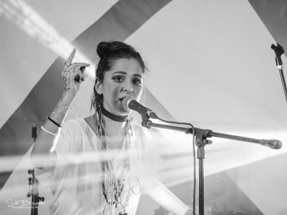 SteBrovettoPh's tweet photo. Voce e personalità straordinarie: è @MuttiGiulia sul palco di #RustyLiveParty con @rustyrecords a #Milano! https://t.co/yHVgOhWtjg
