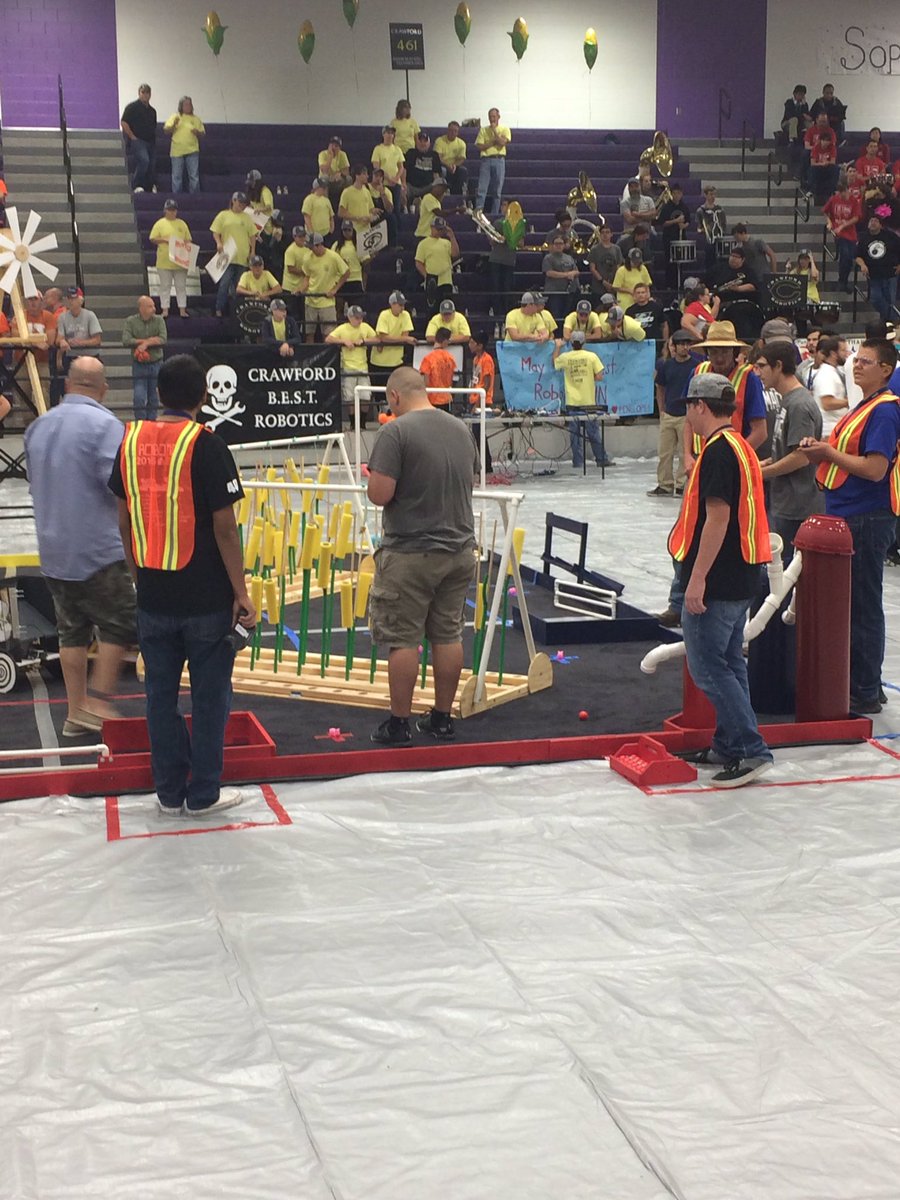 mhsrobotics_'s tweet photo. Just finished up round 1 for us! Now just waiting on round 2! Let's go McGregor!!! https://t.co/kQvtzc3zow