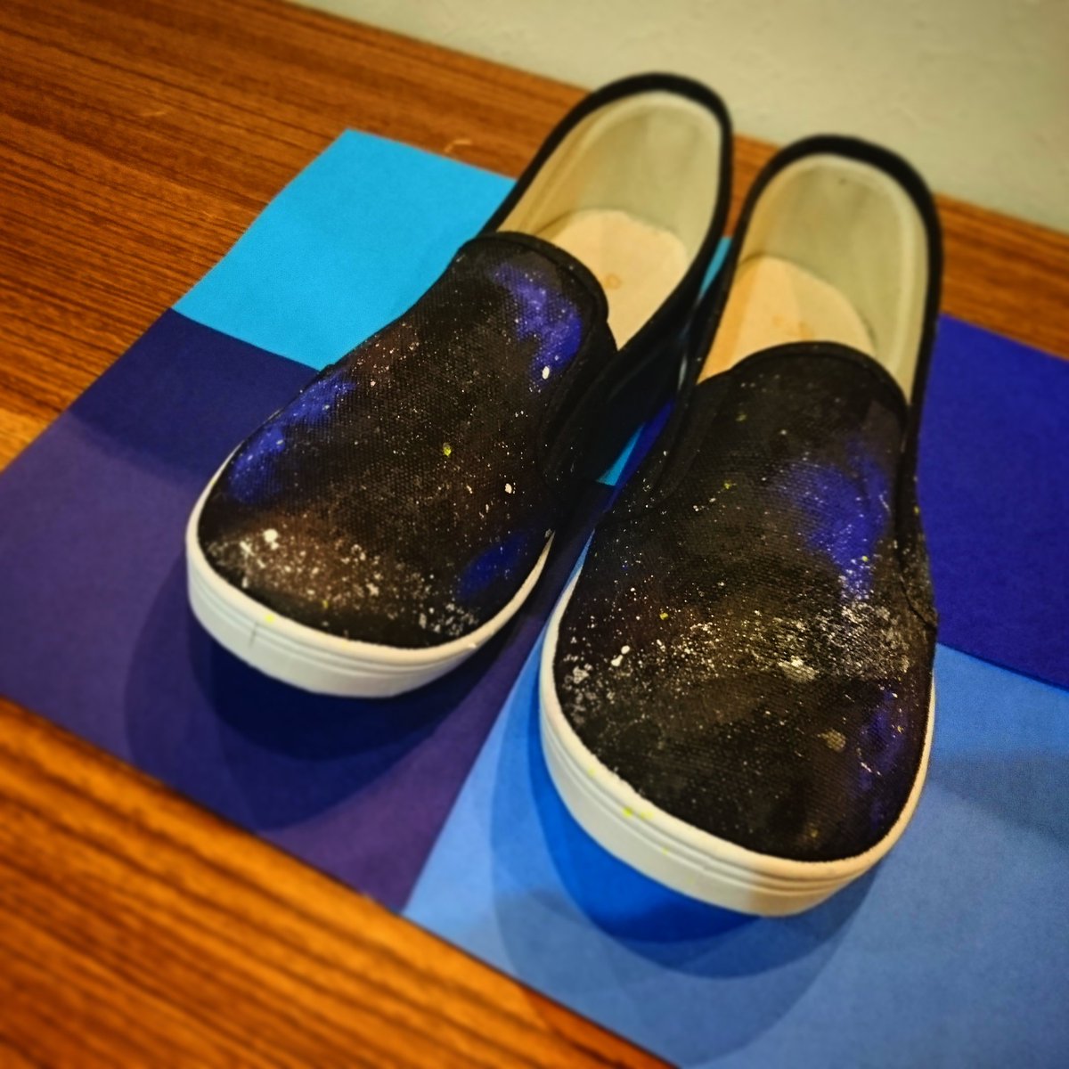 ayumiyoruyuki's tweet photo. 今日は夕方から友人の個展に行ってきました⸜( ´ ꒳ ` )⸝♪ #ChromeOrange https://t.co/ffUJpX8syV