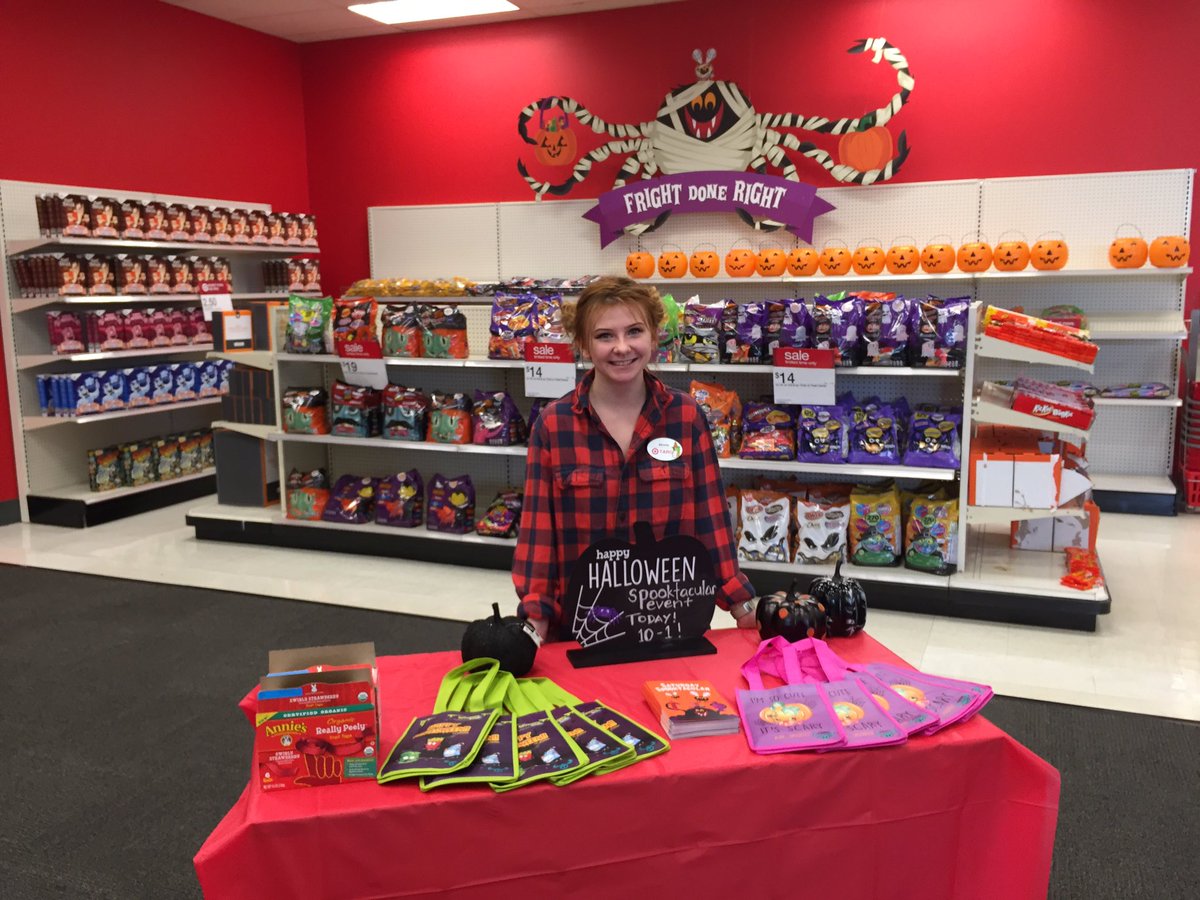 <a href="/ba_jillian_aire/">Jillian</a> is rocking the #spooktacular event at #T111 !!! <a href="/donhumphrey3/">don w humphrey</a> <a href="/mdbabbs/">Mdbabbs@ymail.com</a> @90Skylar <a href="/franny_linds25/">Lindsay Francis</a> !!!