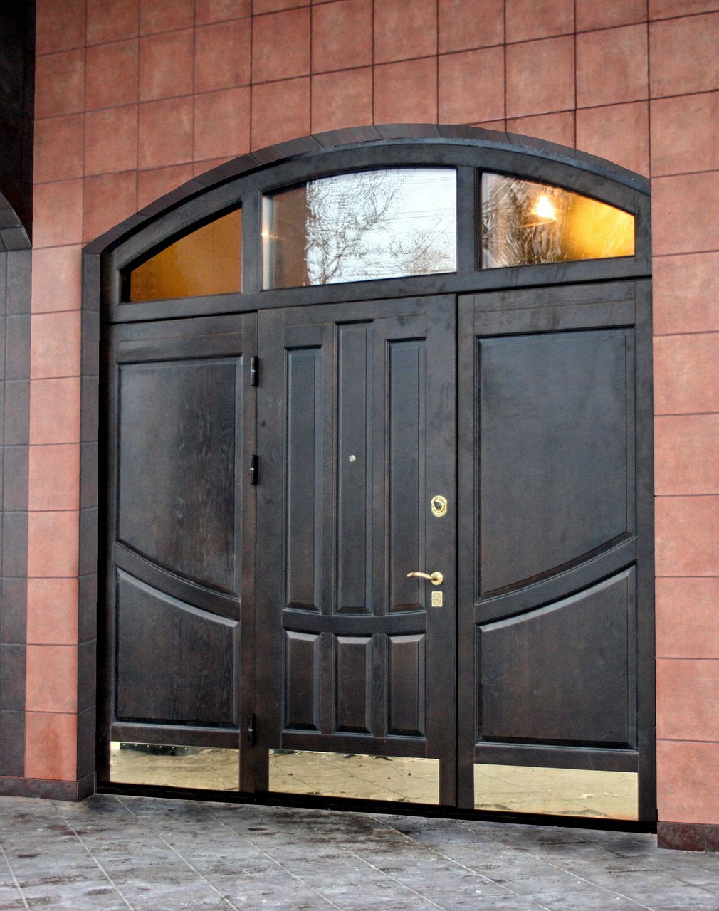 Входная группа арочная стальная дверь