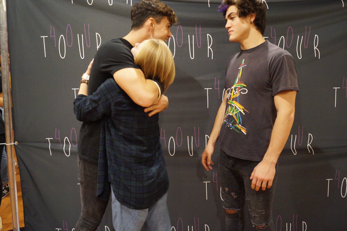 Ily_Dolan's tweet photo. i'll never forget this 💜 #4ouparis #4ouTourParis #DolanTwins https://t.co/ocMHnDgAyX