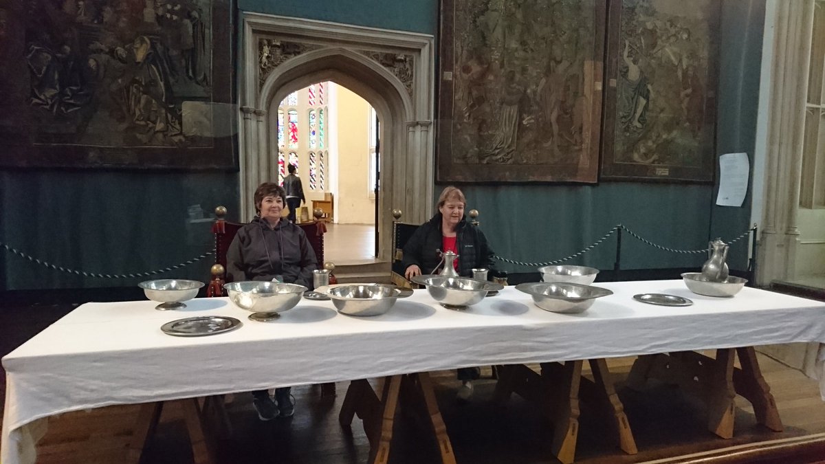 RnScob06's tweet photo. Queen and Duchess sitting down to eat at the Great Hall @HRP_palaces #HamptonCourtPalace https://t.co/9wOEKuuN3E