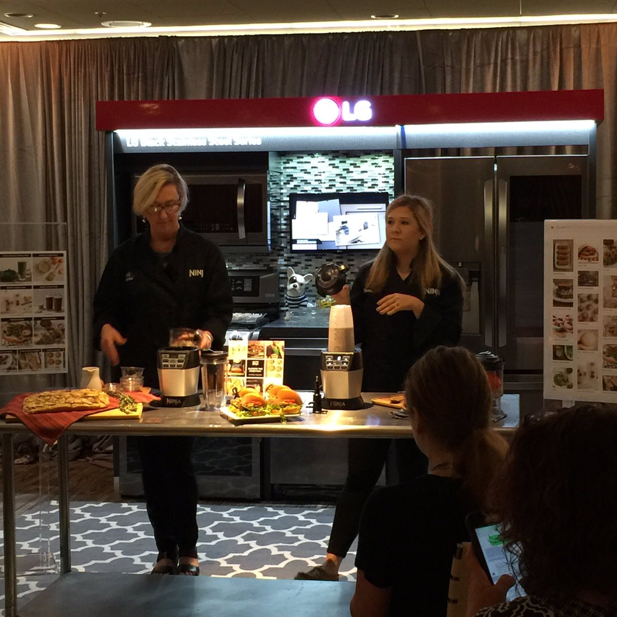 MainlyHomemade's tweet photo. The @NinjaKitchen demo in the @BestBuy room @typeaparent conference! Love this product. #typeacon #typeaEast #BestBuySweepstakes https://t.co/77thFwgrBY