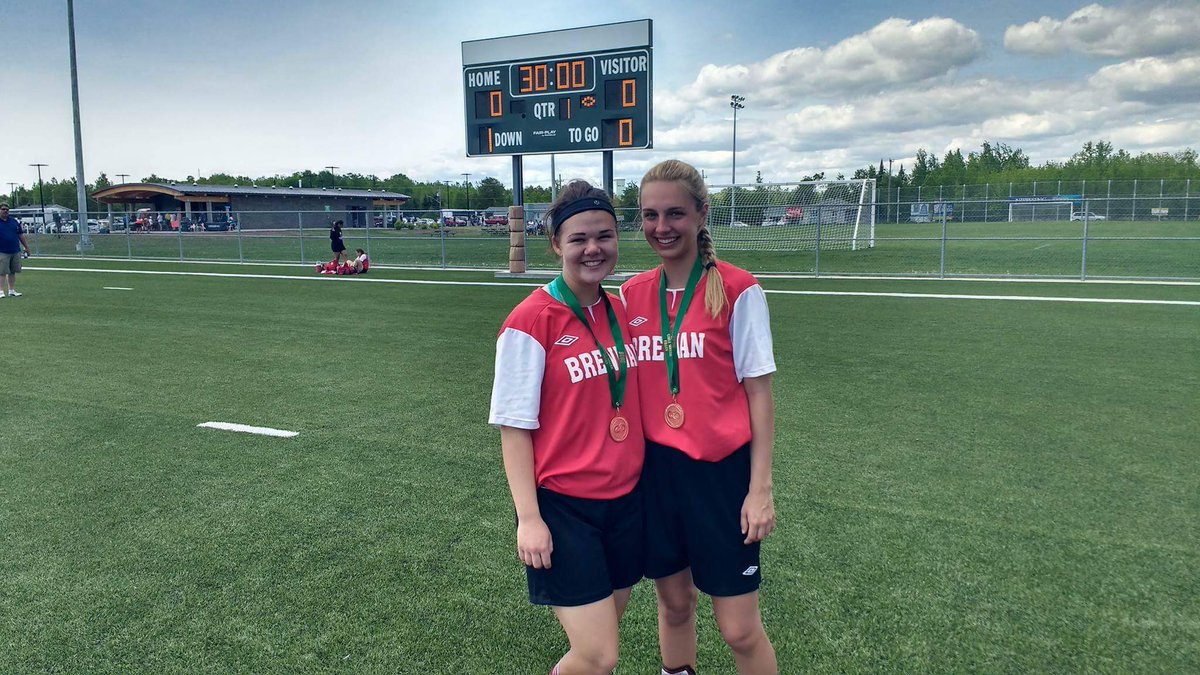 em_atkin's tweet photo. @alex_zalewski happy birthday Alex!!❤ Have a great day! Miss you💗💗 #brennanfooty #ofsaa #brennandebate https://t.co/QrbIksYUI9