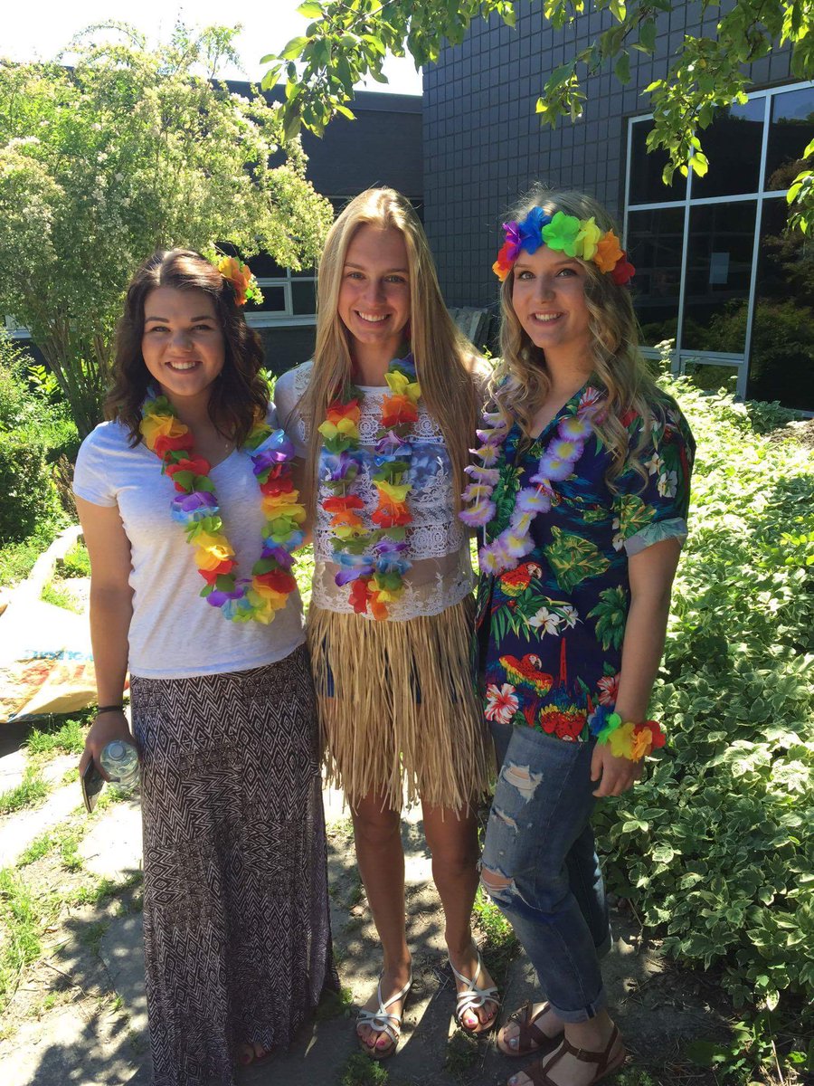 em_atkin's tweet photo. @alex_zalewski happy birthday Alex!!❤ Have a great day! Miss you💗💗 #brennanfooty #ofsaa #brennandebate https://t.co/QrbIksYUI9