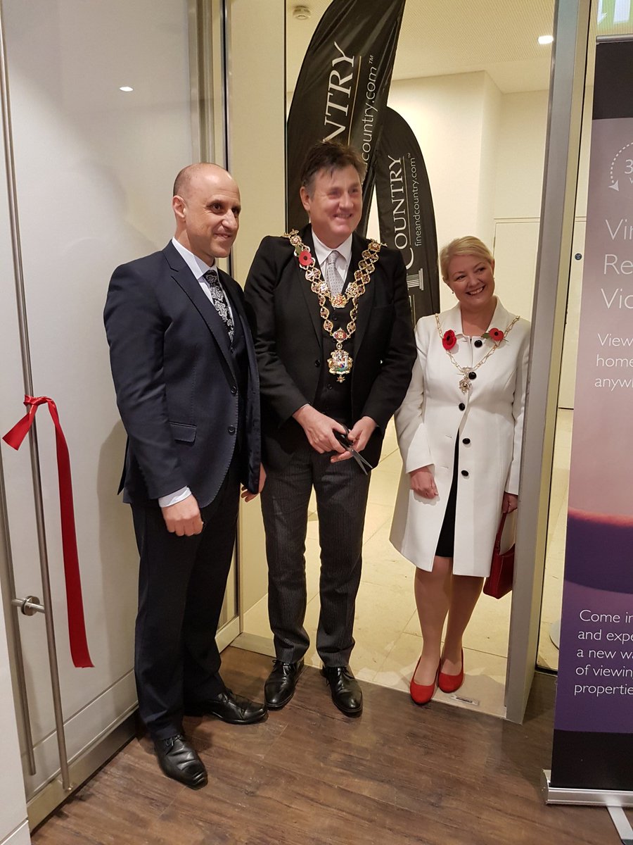 BrumLordMayor's tweet photo. Opening of new flagship Fine &amp; Country office in the Mailbox. Virtual Reality technology allows people to view properties using 3D headsets. https://t.co/dBexLEzLt8