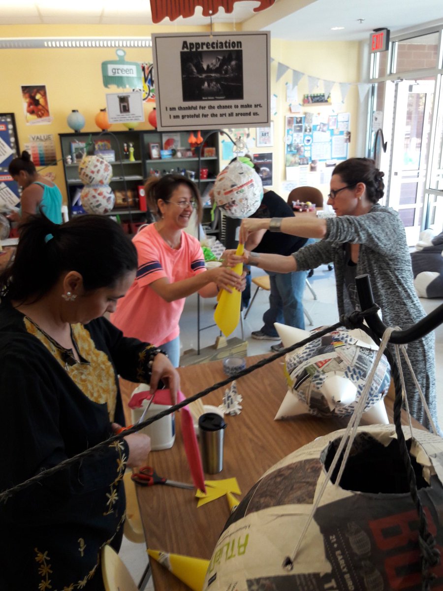 Fun Saturday@Lake Forest.Parents learning how to make pinatas <a href="/TBarton42/">Taylor Barton, Ed.D.</a> @PTALakeForest <a href="/LFLions/">LF Lions</a>