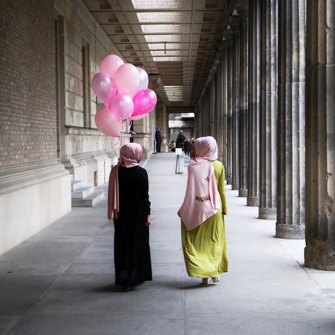 MarcoMistretta's tweet photo. #balloons #berlin #museum #pergamon #neuesmuseum https://t.co/iJVEkELwou https://t.co/QfKhjKdrZR