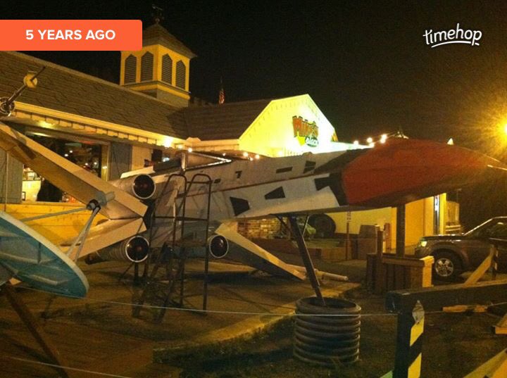 BrianFox46's tweet photo. Probably the coolest #roadsidestop I've ever made. Mike's Place bar in Kent, Ohio. #xwingstarfighter #starwars #mikesplace https://t.co/niH9oNmIsL