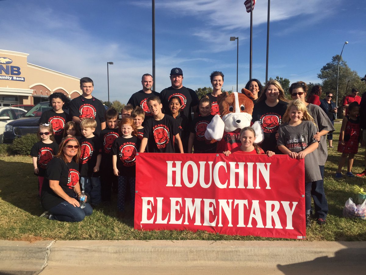 HouchinElem's tweet photo. Red Ribbon Parade 2016!
@MoorePublicSch https://t.co/6TUasPYDOO