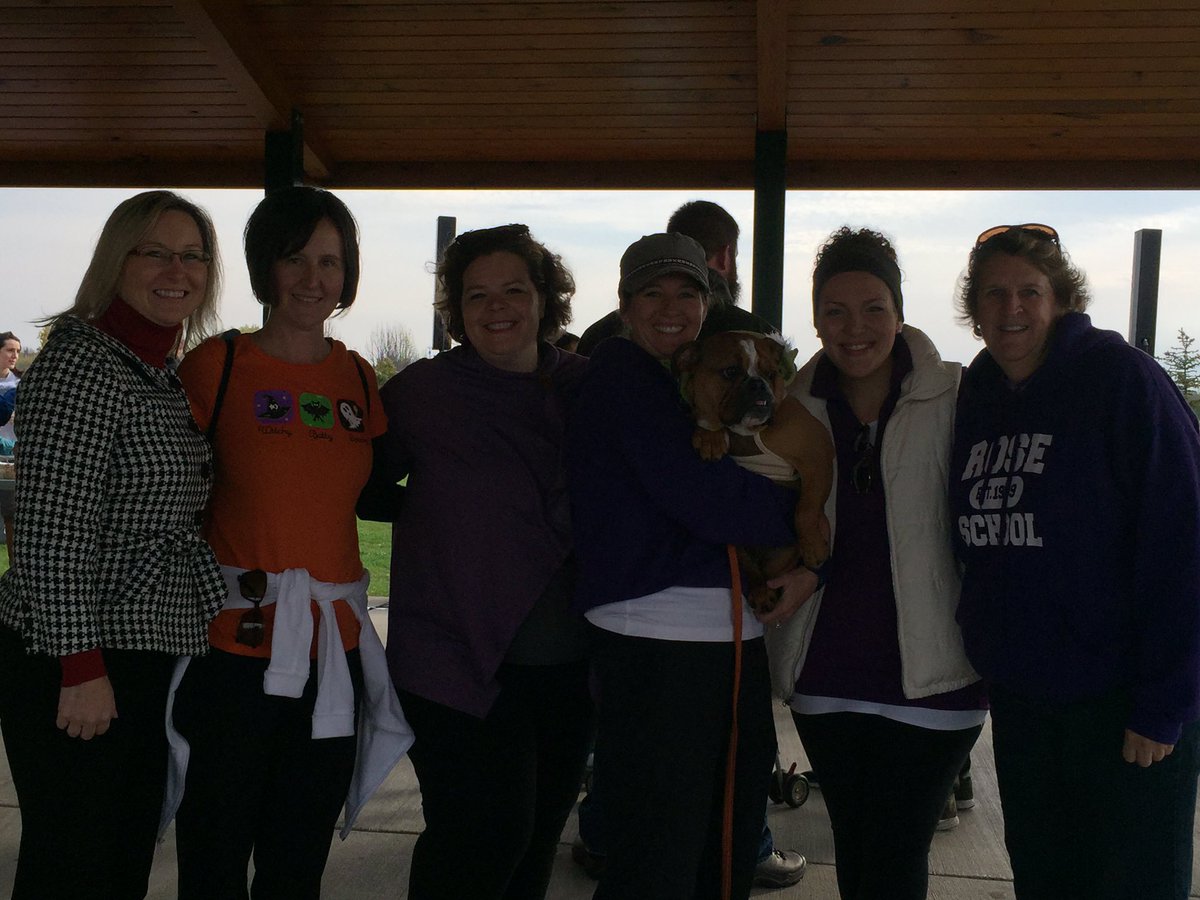 MsRyankdg's tweet photo. Rose teachers helping at the SBPD Monster Mash 5k #brose220 https://t.co/aWcV9Lv6is