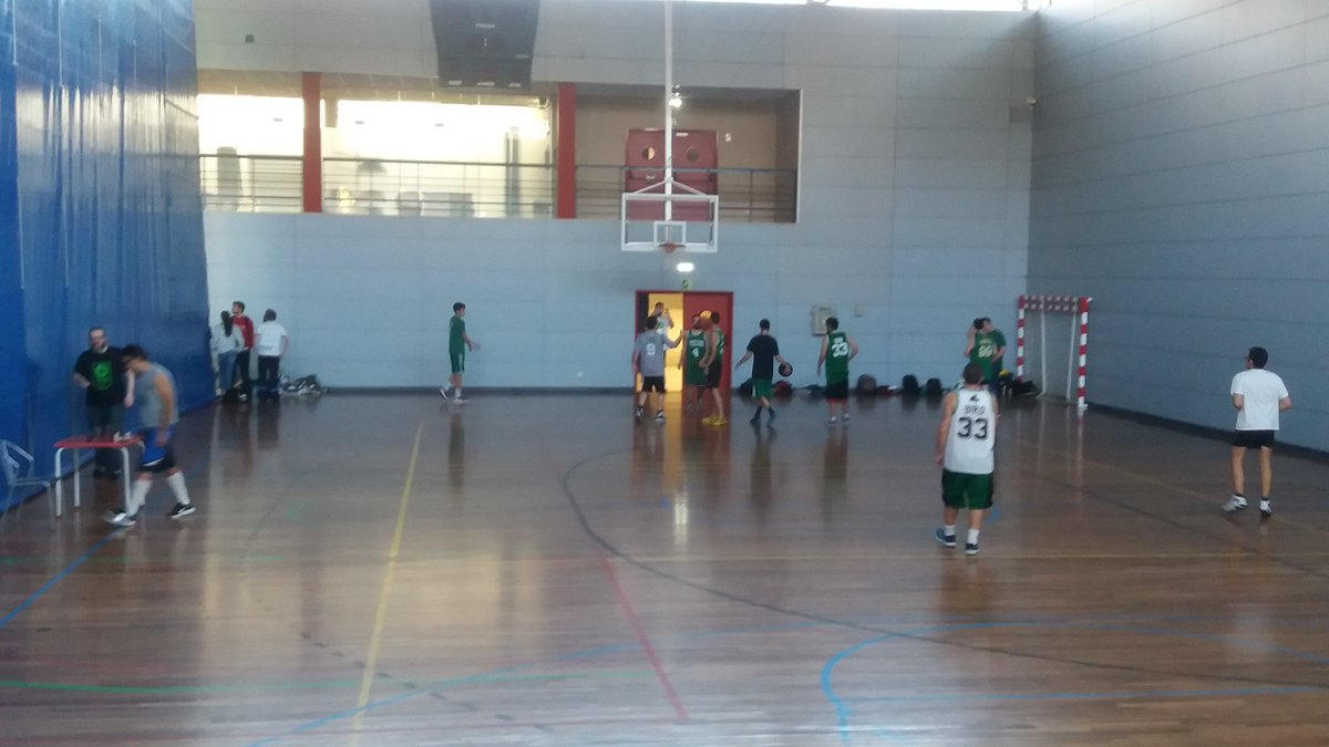 txolara's tweet photo. En breves minutos comienza el partido
Solteros vs Casados
#VCelticsCon
#CelticsEspaña https://t.co/GTQcasqIxM