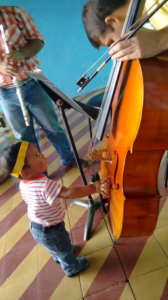 NucleoZaraza's tweet photo. Homenaje a la resistencia indígena.con los niños del #ProgramaNIS @SistemaGuarico https://t.co/JgGw0ifJhk