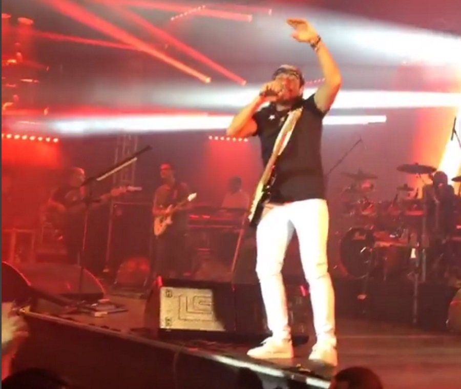 jornal_opopular's tweet photo. Maratona de shows de Jorge e Mateus tem pedido de casamento e o axé de Bell Marques https://t.co/tF5joth0bi #JeMprivilege #BellMarques #Show https://t.co/mdoXEUyRk1