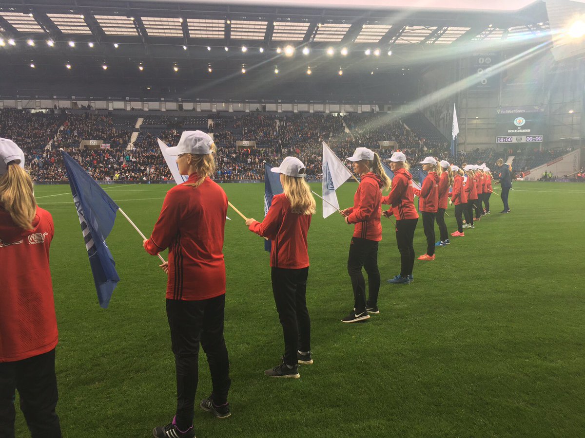CoerverNorge's tweet photo. Amazing surprise by @WBAFoundation @WBA to invite our #coerverextra2016 girls to be flagbearers for @premierleague #WBAMCI game @CoerverEW https://t.co/Ne2yiVzvua
