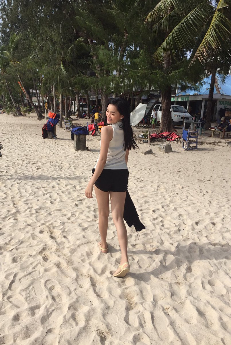 jesslabares's tweet photo. Wipe your tears and walk away with sadness 😥💁🏼 #piawurtzbach #sadness #lovehurts #asian https://t.co/raVvutyk6E
