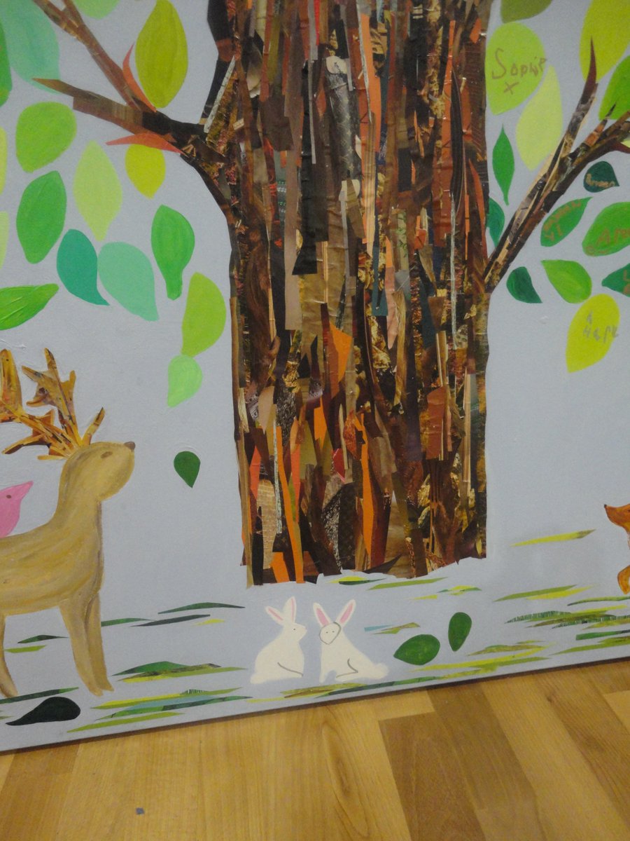 AngelAngels21's tweet photo. 'Tree of Leaves' School Project to brighten up my sons Primary School. Trunk is made from  strips of glossy magazines, result is Amazing!! https://t.co/GF8QFlzcJq
