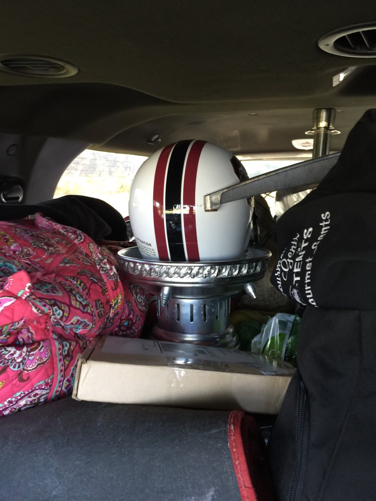 Gourmet_Gents's tweet photo. The back of this Expedition is pretty full but nothing is rattling at all. Gonna pat myself on the back for that! #tetris #Tailgate2016 https://t.co/4rwNJ5a1rk