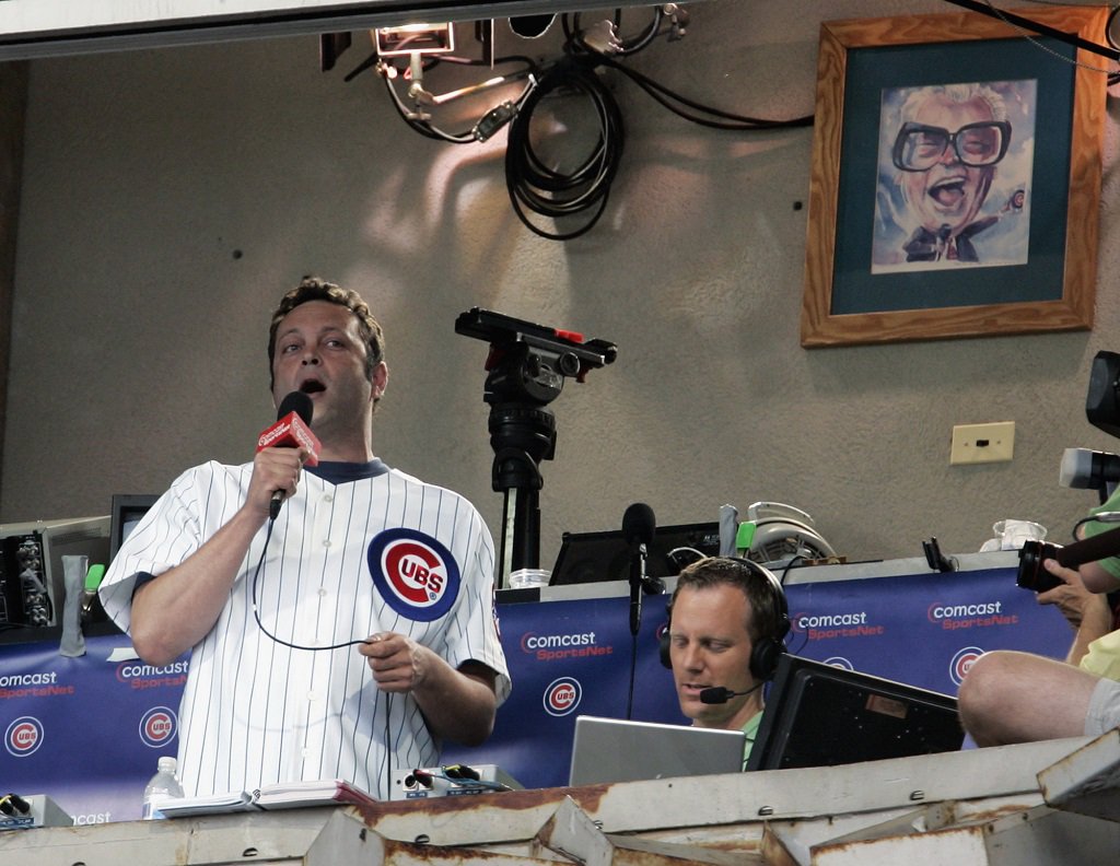 Cubs's tweet photo. #WorldSeries Game 4

Anthem: John Vincent
God Bless America: Julianna Zobrist
1st pitch: Greg Maddux, Fergie Jenkins
Stretch: Vince Vaughn https://t.co/JMK3EEmerf