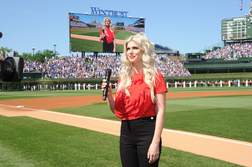 Cubs's tweet photo. #WorldSeries Game 4

Anthem: John Vincent
God Bless America: Julianna Zobrist
1st pitch: Greg Maddux, Fergie Jenkins
Stretch: Vince Vaughn https://t.co/JMK3EEmerf