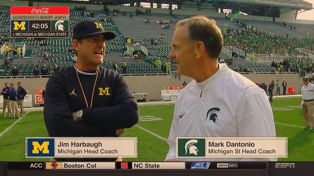 TheBlockhams's tweet photo. "Yeah, this place is kind of a dump, Mike."

"It's Mark."

"Yeah, it sure is." https://t.co/9MlqXbkoSm