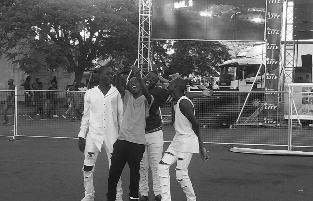 enthusemag's tweet photo. Let's take selfie guys
#extracoldblockparty
#ExtraColdBP #twitter
#EXTRACOLDCASTLELITE
#castleliteunlocks
#castleli… https://t.co/Dp9AhsyxtI