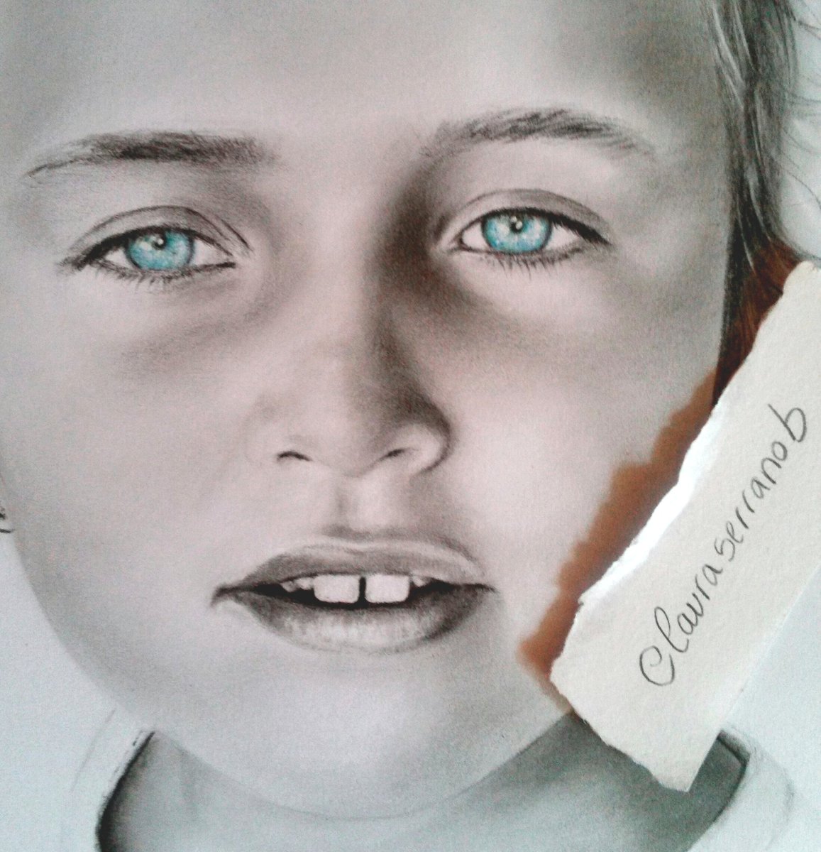 RadicalColor's tweet photo. #zoom #detail #niece @yagohermidagh12 #portrait #drawing #seacolor #eyes #sketch #pencil https://t.co/V3KDaMxfdH https://t.co/dV4NTZwrPn