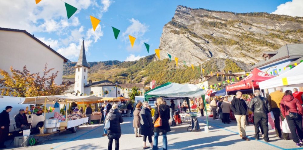 Valais_Gourmand's tweet photo. https://t.co/pmylEmrPMw
#Leytron fête son #humagne 11, 12 #novembre #dégustations #animations #marché #artisanal @LeytronVS @valaiswallis https://t.co/wURp4hftK7