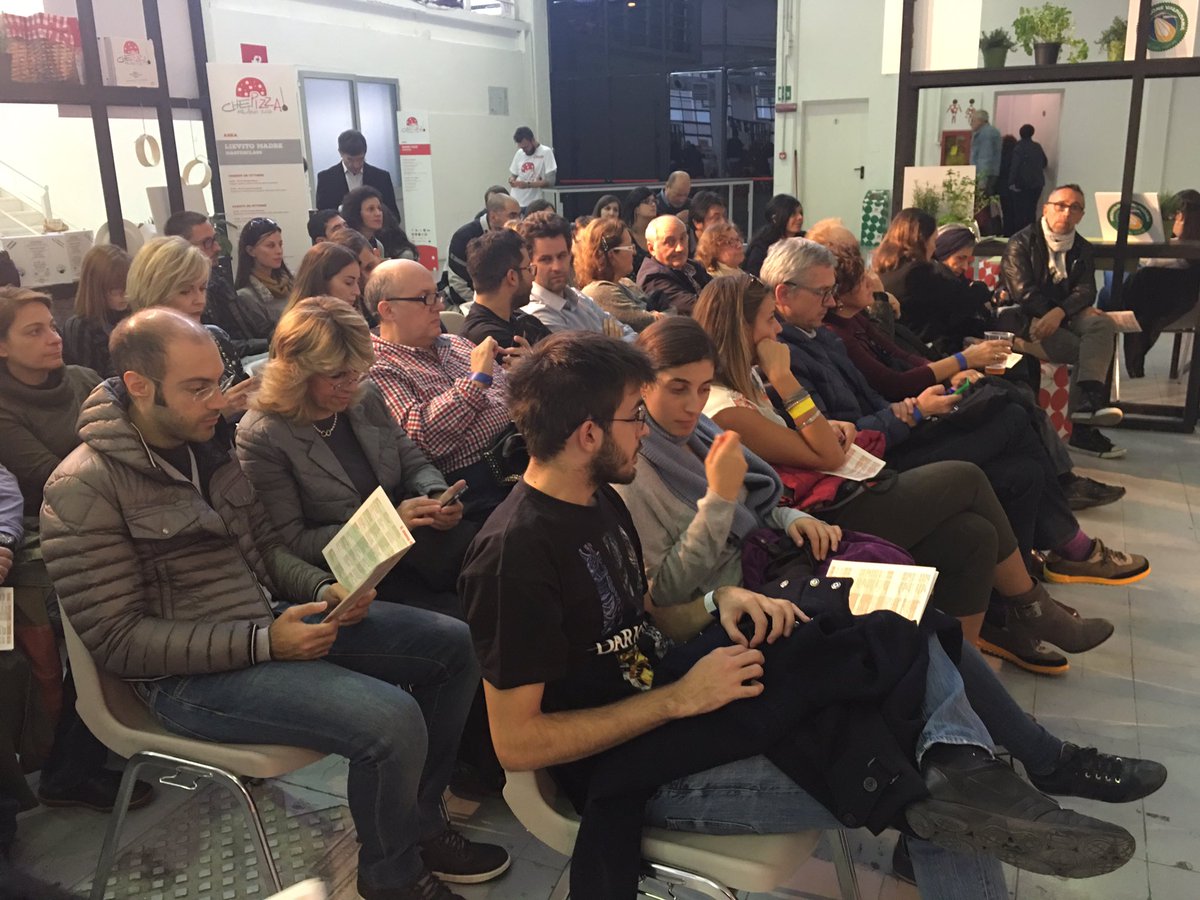Sala gremita per la lezione di #antoniopappalardo a <a href="/ChePizzaMilano/">ChePizza!</a>