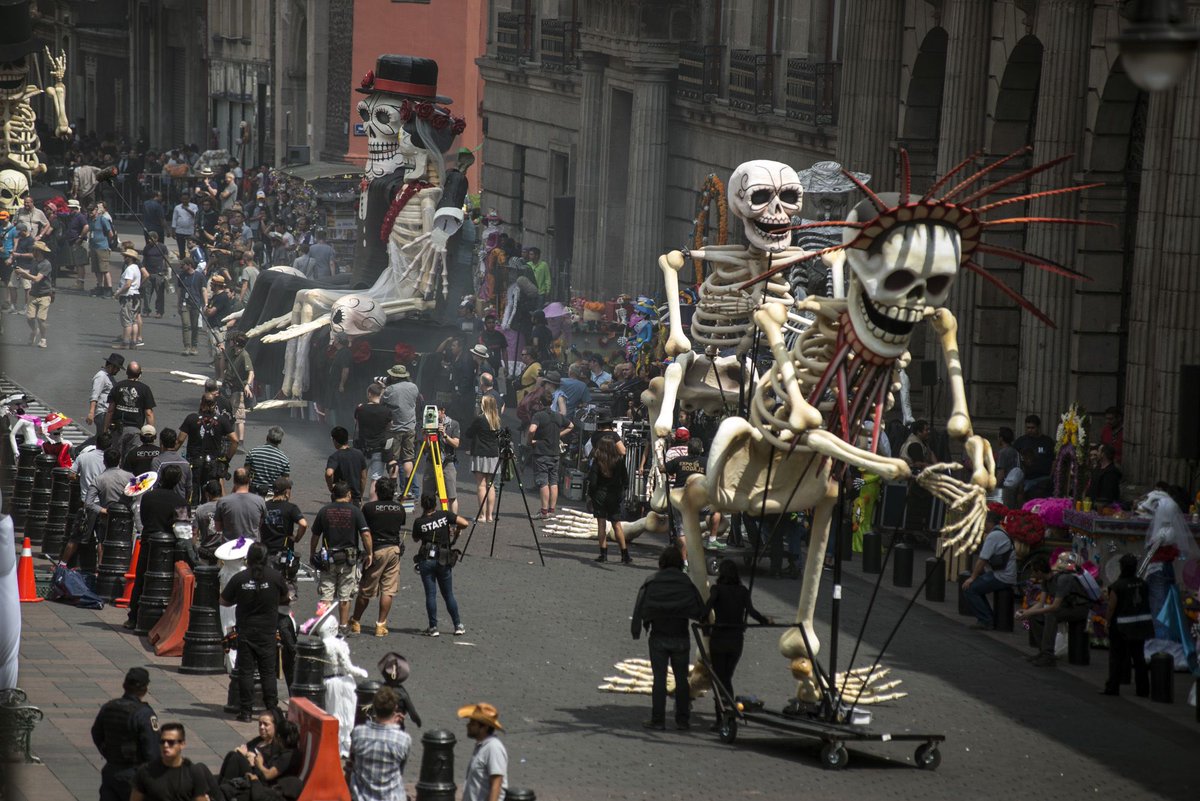 GuerreroPuma_'s tweet photo. 2116...
👦 Abue, ¿cómo inició la tradición del desfile de Día de Muertos?
👴 Fue hace mucho tiempo, todo inició con una película de James Bond https://t.co/W3Kn8GVIS2