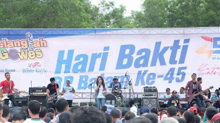 ViraBand's tweet photo. Live perform VIRA at Temenggung Abdul Jamal di acara HUT BP Batam https://t.co/hvItrawEQ4
