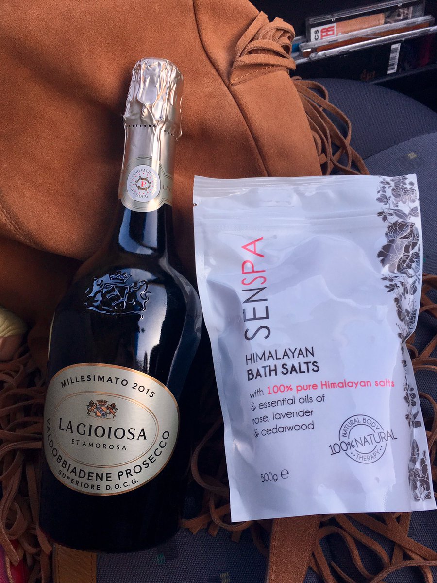 MeganKSlater's tweet image. Just picked up post #droidconuk essentials! But the fun is still going on at #CodeNode with the #droidconhack 👾🤖