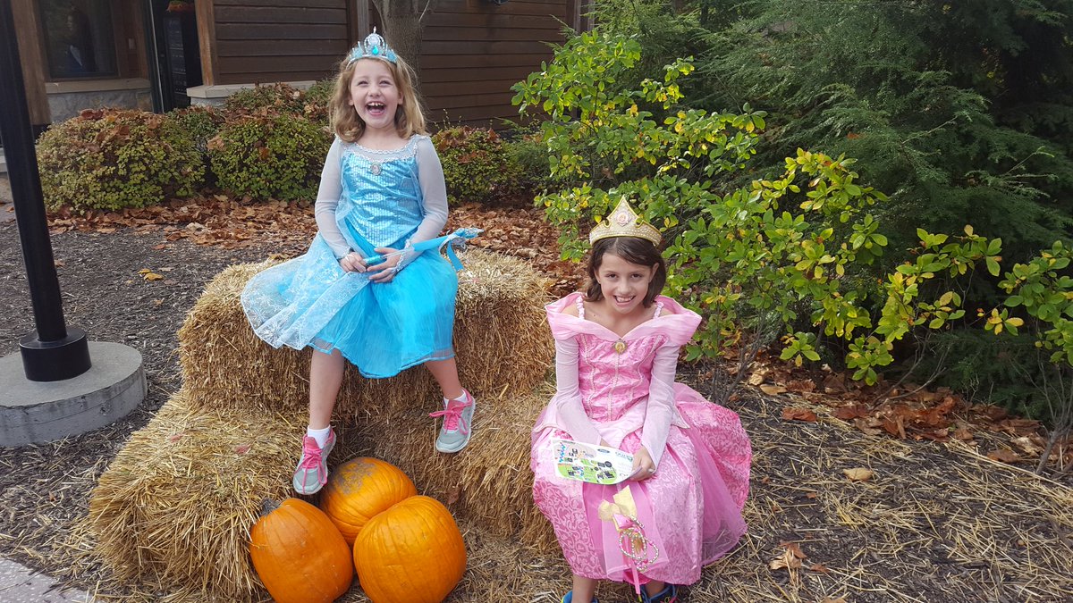 readteach123abc's tweet photo. Loving today! #BooatTheZoo https://t.co/tttIEnPYLj