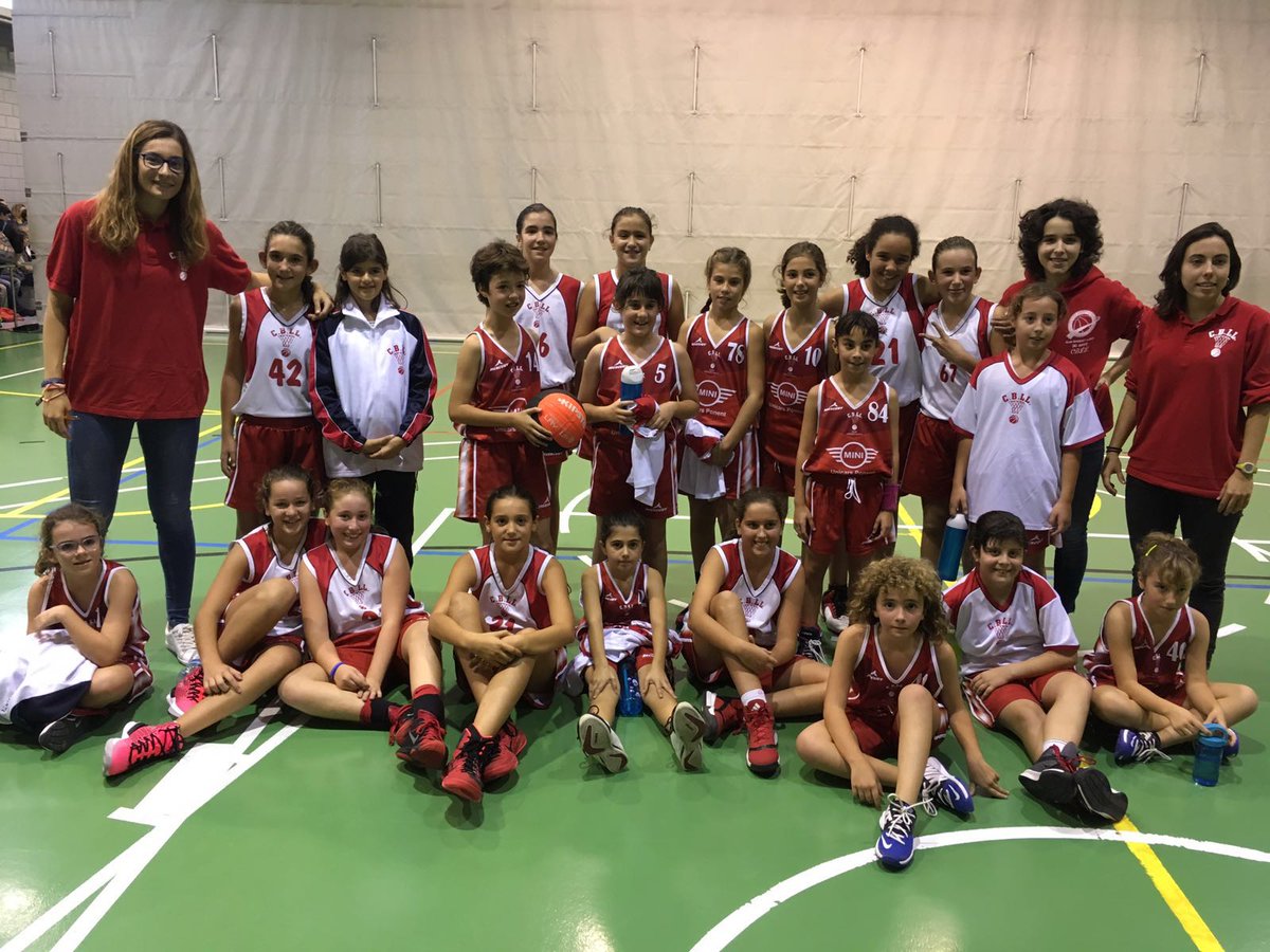Victòria del mini roig davant les petites del mini <a href="/BMW__UNICARS/">BMW Unicars Ponent</a> al pavelló de Cap Pont. Al final al derbi del club la foto ja típica.