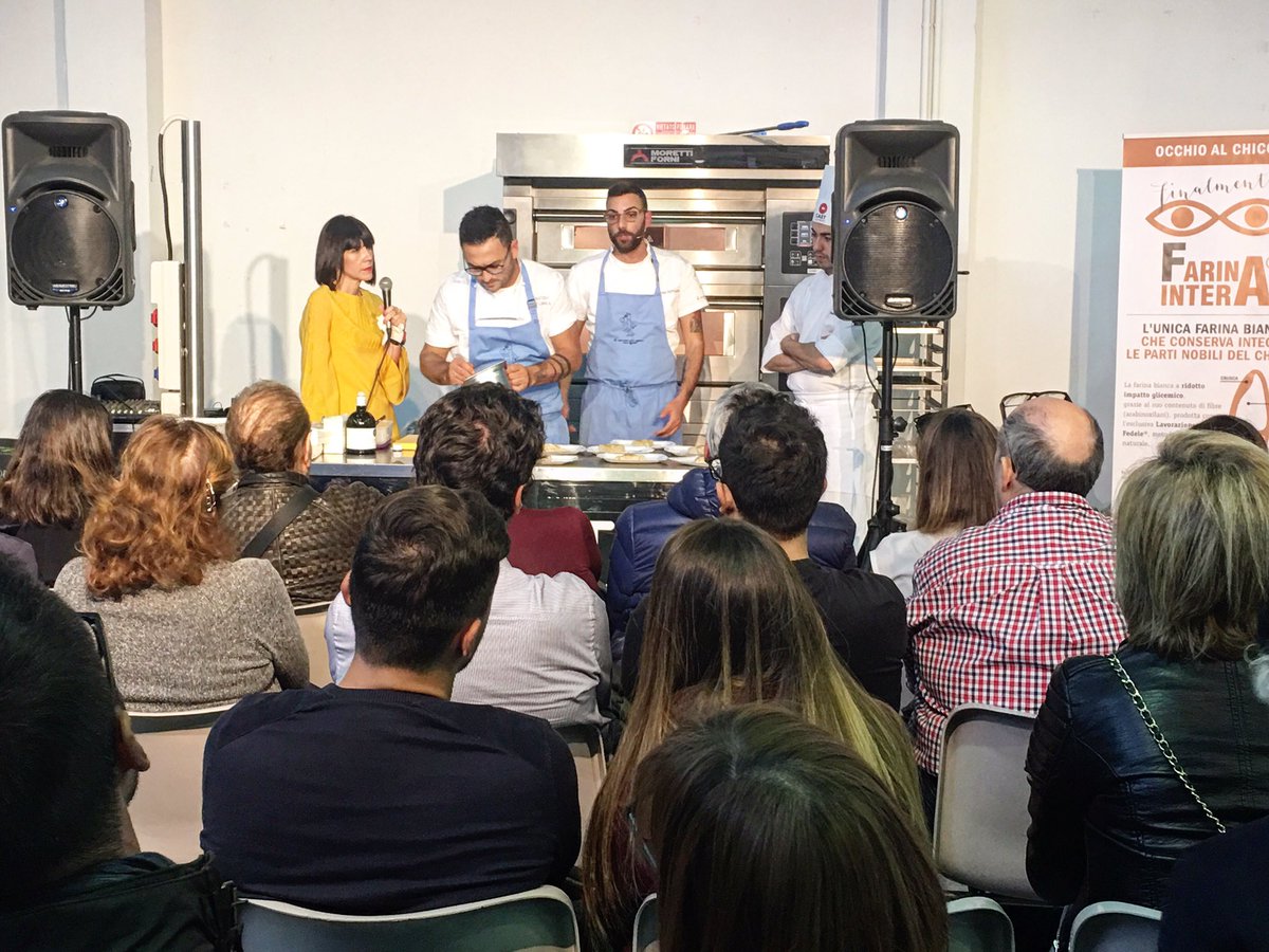 Sala pienissima per la #masterclass di #antoniopappalardo a <a href="/chepizzamilano/">ChePizza!</a> #chepizza <a href="/IcardiCarla/">Carla Icardi</a>